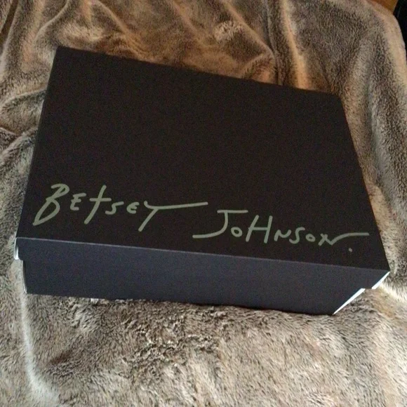 New In Box Betsey Johnson Citron High Heels - 7.5 - Picture 4 of 5